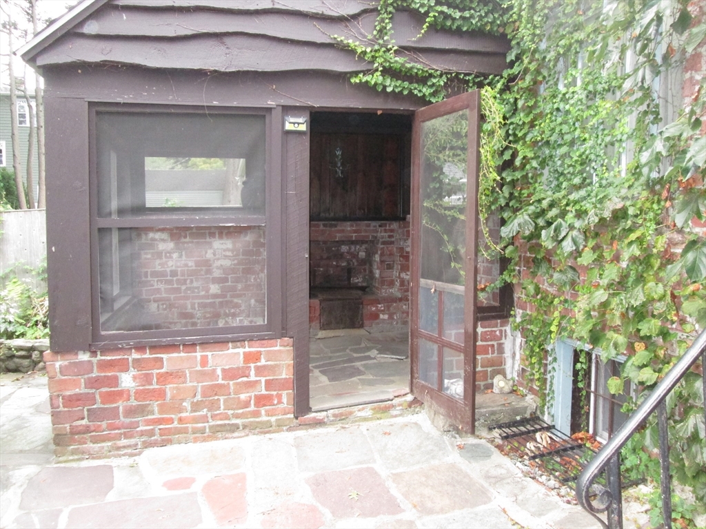 Melrose, Massachusetts, 02176, United States, 4 Bedrooms Bedrooms, ,2 BathroomsBathrooms,Residential,For Sale,1950992