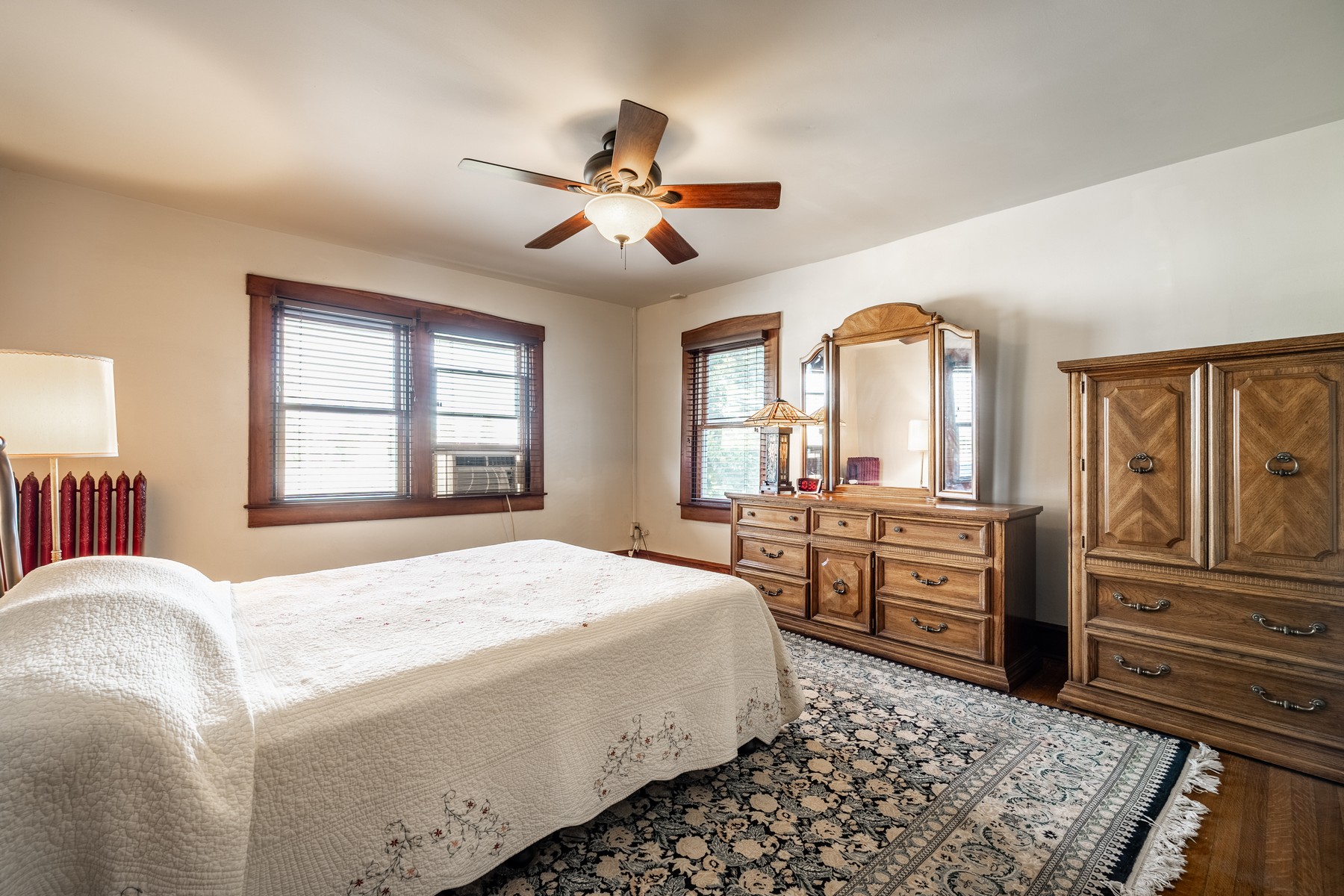  Charming Indianapolis Home with Stained Woodwork and Hardwood Floors - 物件實景