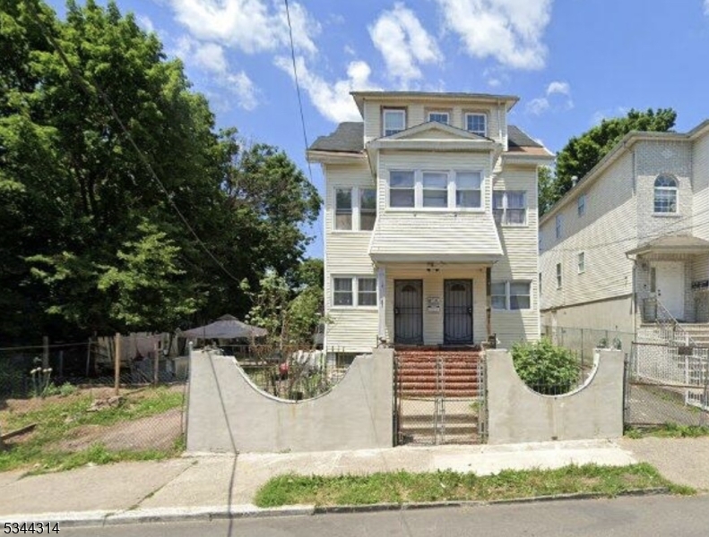 Newark City, New Jersey, 07112, United States, ,3 BathroomsBathrooms,Residential,For Sale,1982998