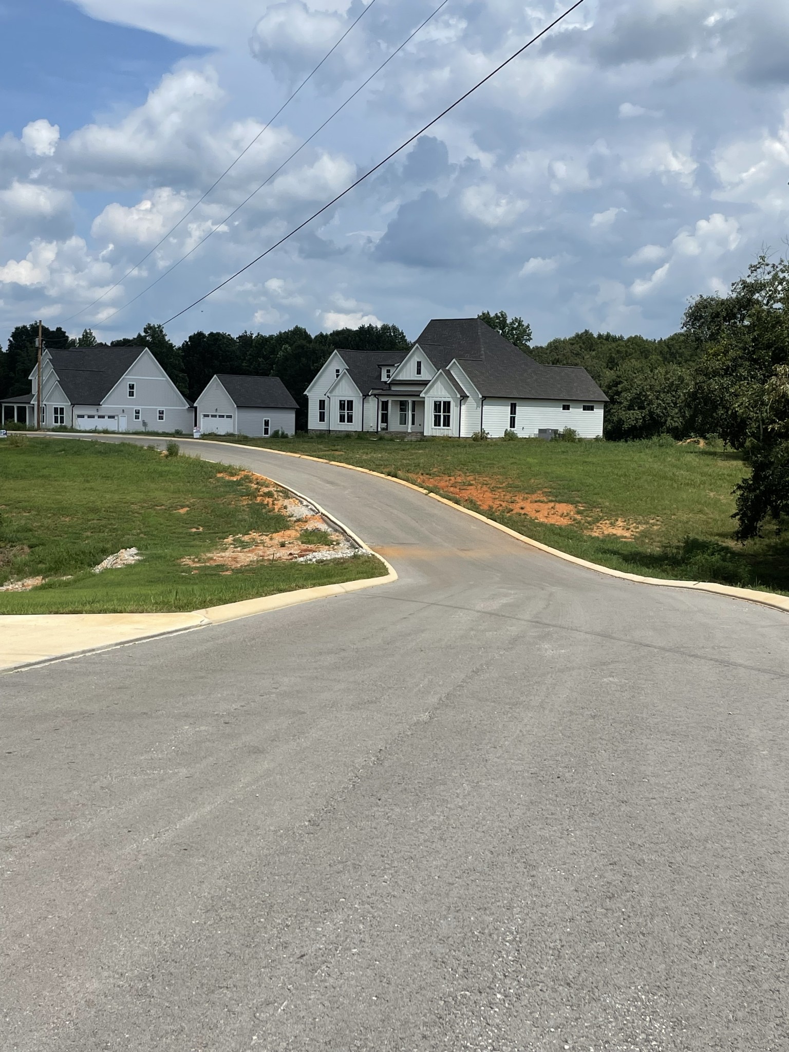 Winchester, Tennessee, 37398, United States, 3 Bedrooms Bedrooms, ,4 BathroomsBathrooms,Residential,For Sale,1928177