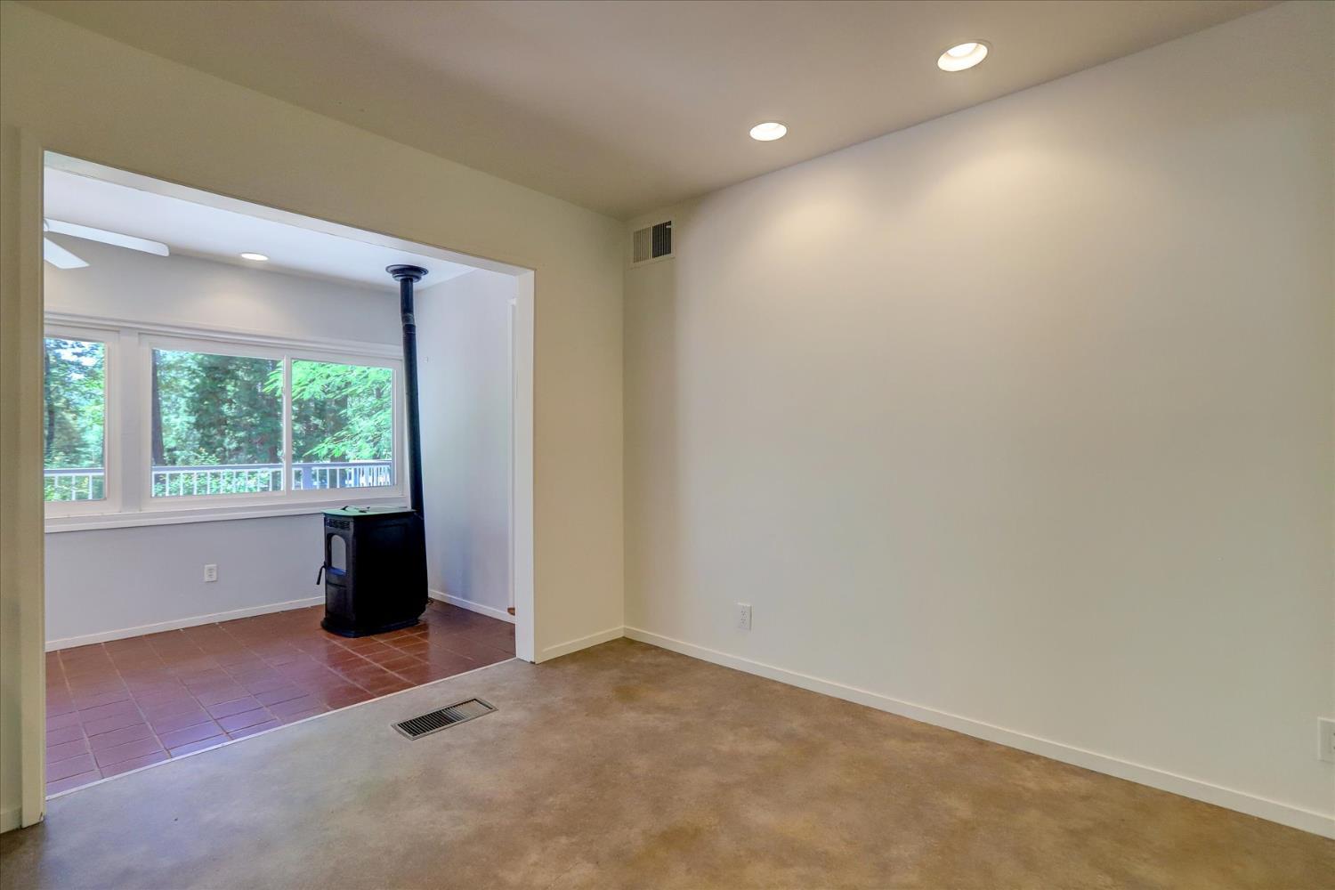 Grass Valley, California, 95945, United States, 3 Bedrooms Bedrooms, ,3 BathroomsBathrooms,Residential,For Sale,1898506