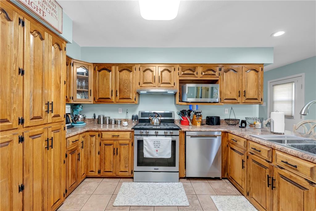 Grand Bay, Alabama, 36541, United States, 5 Bedrooms Bedrooms, ,3 BathroomsBathrooms,Residential,For Sale,2000990