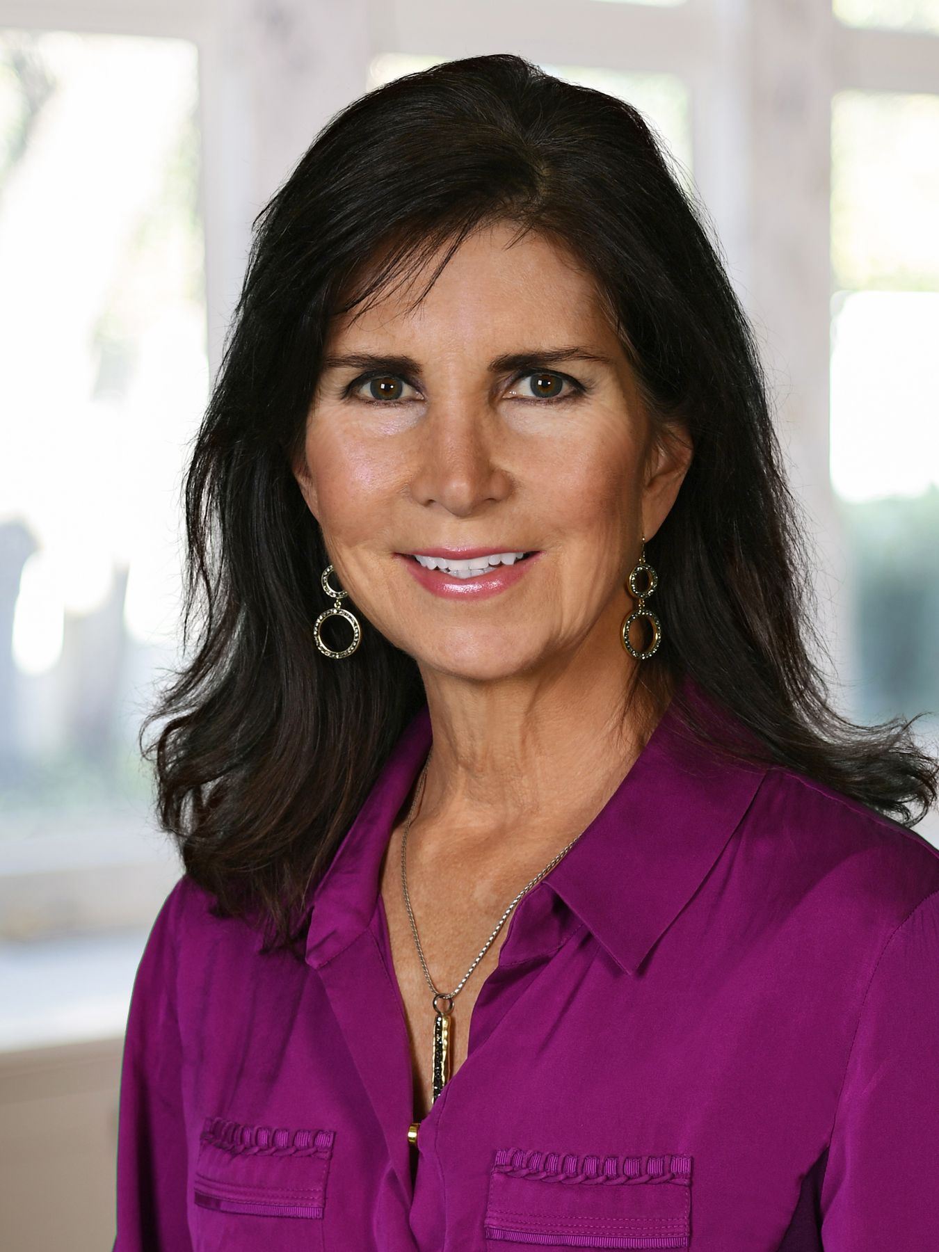 Leslie R Kelly-Nicholls