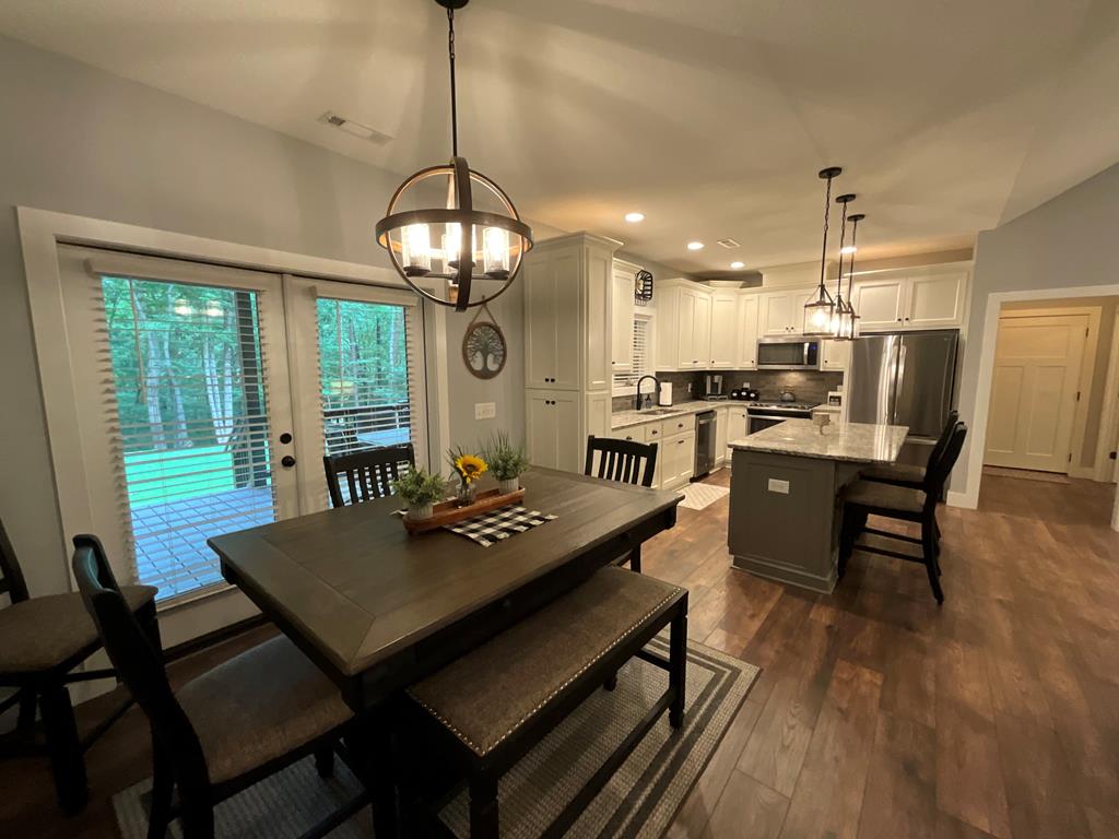 Ellijay, Georgia, 30540, United States, 3 Bedrooms Bedrooms, ,2 BathroomsBathrooms,Residential,For Sale,1911460
