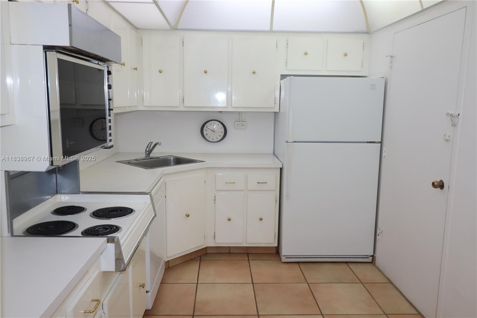 Miami Beach, Florida, 33140, United States, 2 Bedrooms Bedrooms, ,2 BathroomsBathrooms,Residential,For Sale,1890923