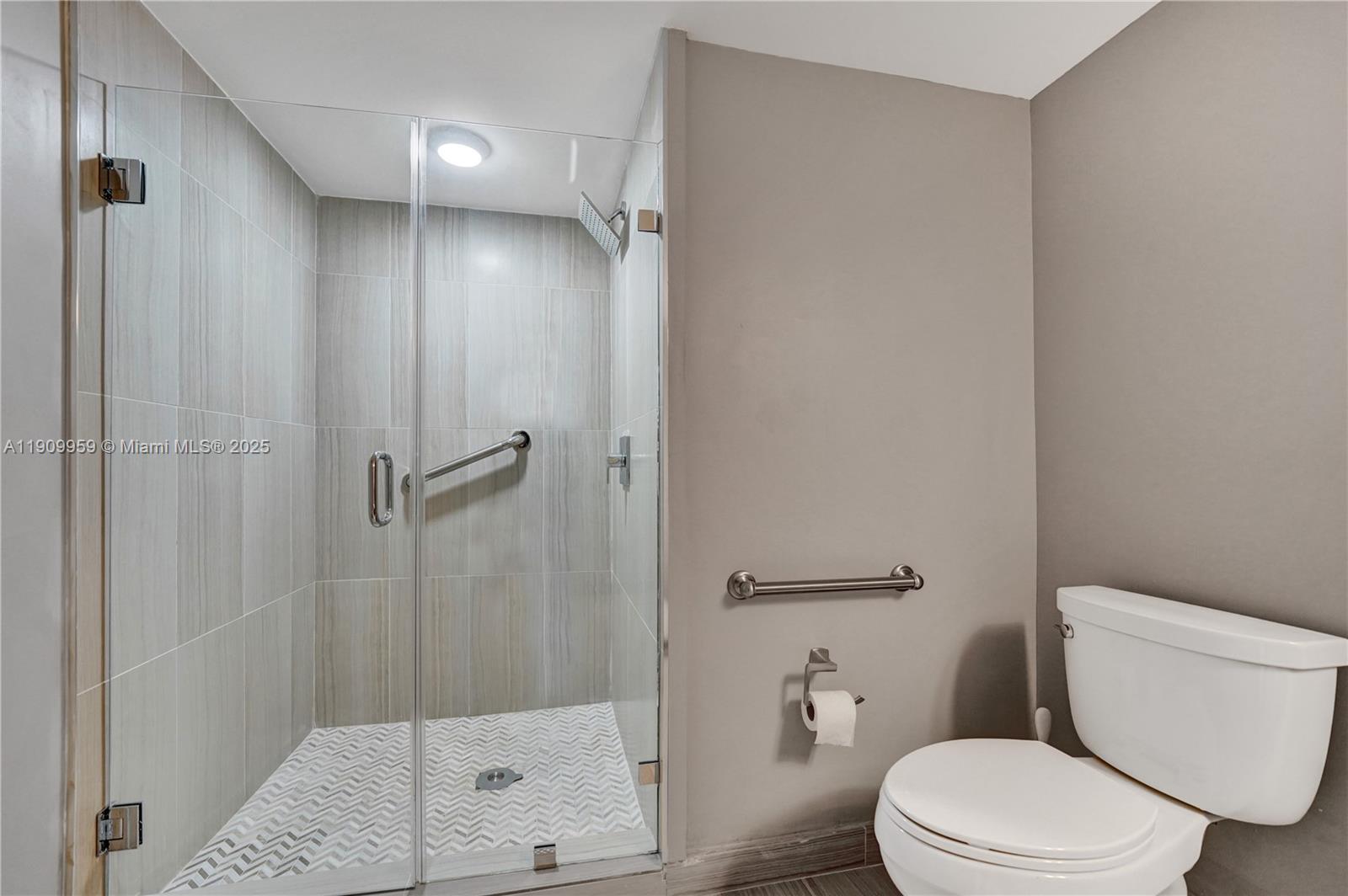 Aventura, Florida, 33180, United States, 2 Bedrooms Bedrooms, ,2 BathroomsBathrooms,Residential,For Sale,1988948