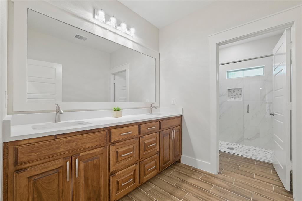 Weatherford, Texas, 76085, United States, 4 Bedrooms Bedrooms, ,3 BathroomsBathrooms,Residential,For Sale,1976315