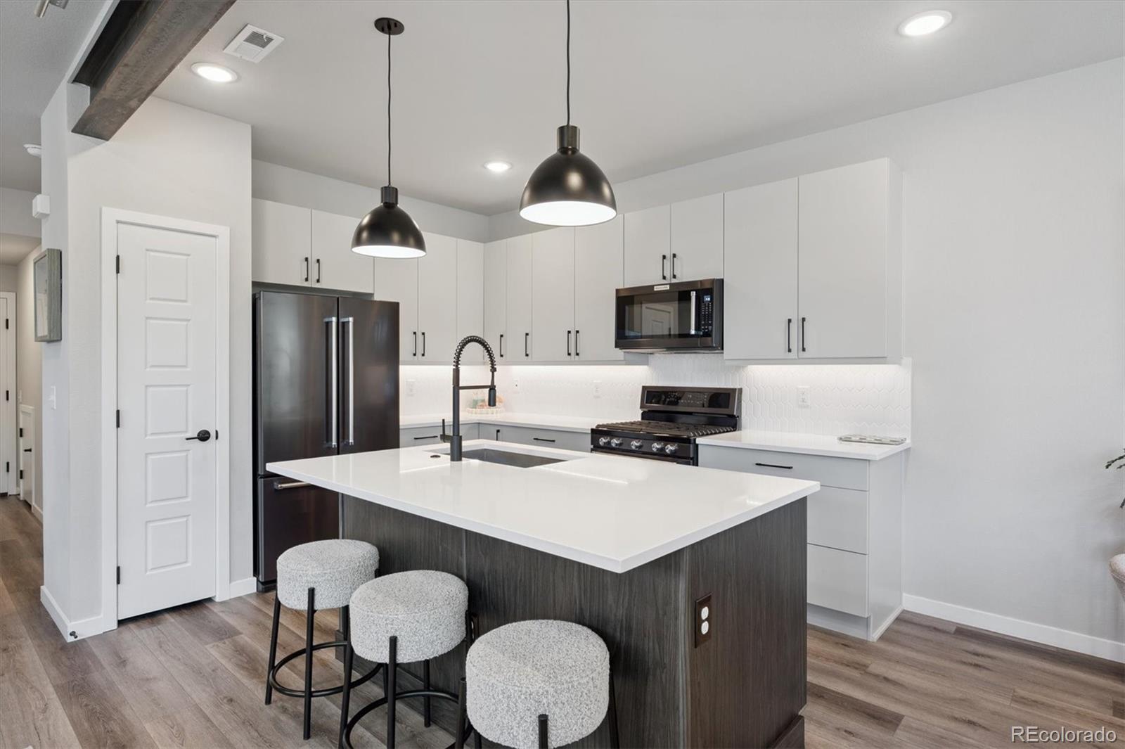 Wheat Ridge, Colorado, 80033, United States, 3 Bedrooms Bedrooms, ,3 BathroomsBathrooms,Residential,For Sale,1906825