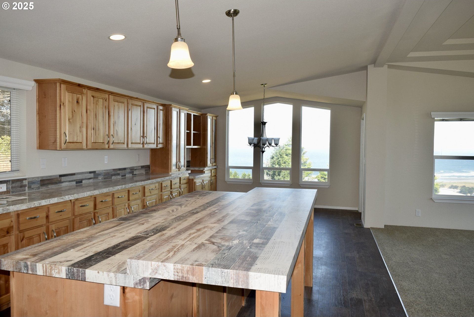 Gold Beach, Oregon, 97444, United States, 3 Bedrooms Bedrooms, ,2 BathroomsBathrooms,Residential,For Sale,1983630