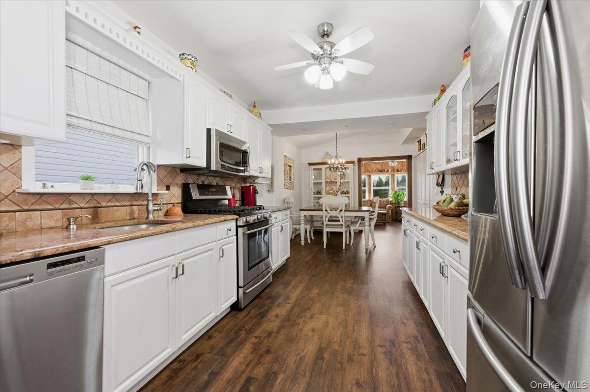 Island Park, New York, 11558, United States, 2 Bedrooms Bedrooms, ,1 BathroomBathrooms,Residential,For Sale,1998541