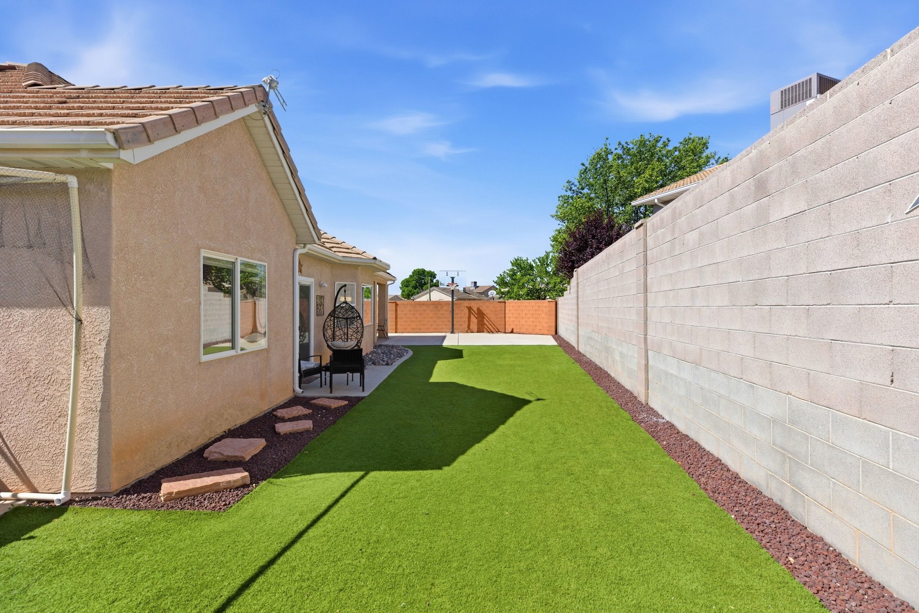  Stunning Home Conveniently Located Near Shopping and Outdoor Activities - 物件實景