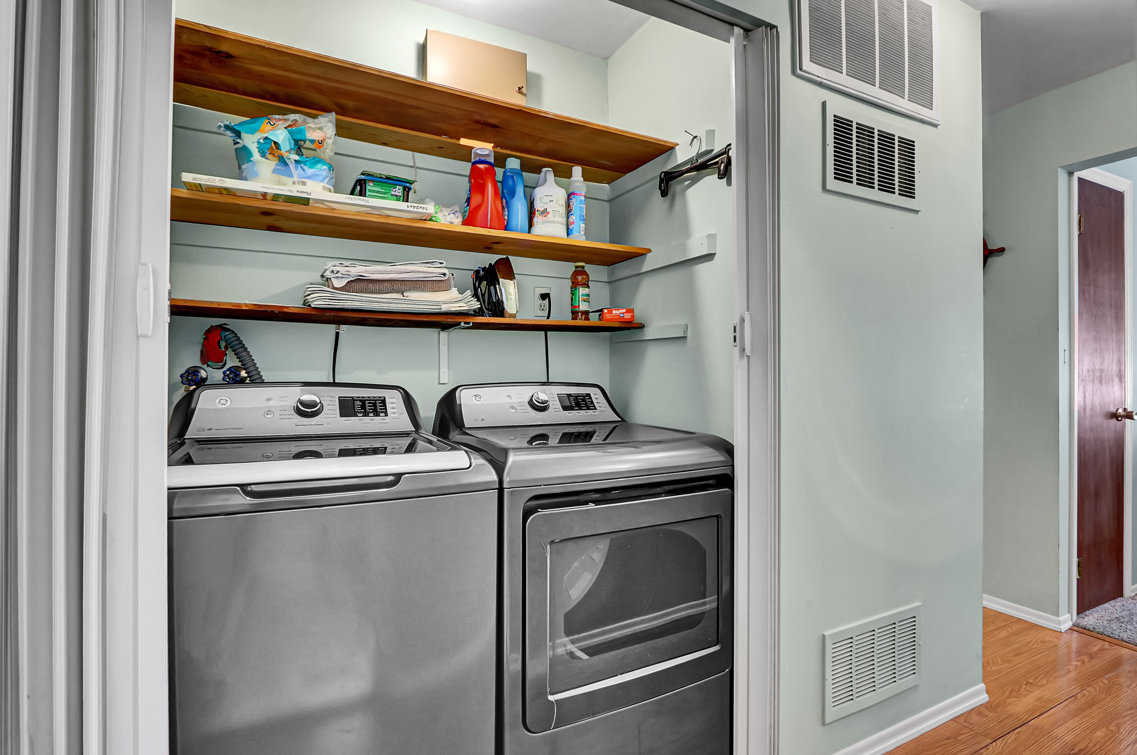 North Babylon, New York, 11703, United States, 2 Bedrooms Bedrooms, ,2 BathroomsBathrooms,Residential,For Sale,1943160