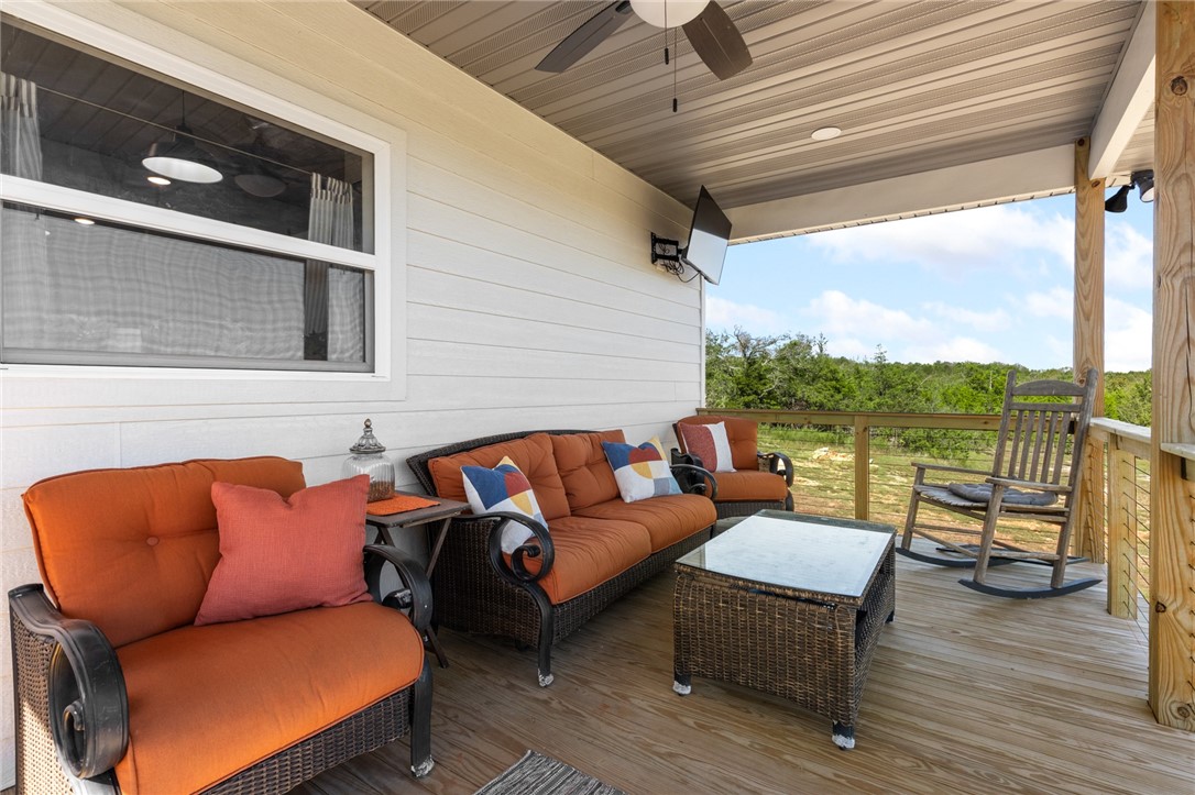 Yellville, Arkansas, 72687, United States, 2 Bedrooms Bedrooms, ,3 BathroomsBathrooms,Residential,For Sale,1970032