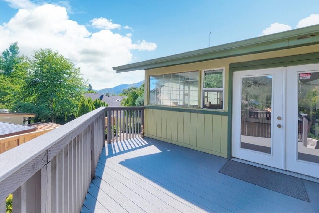 Rogue River, Oregon, 97537, United States, 3 Bedrooms Bedrooms, ,3 BathroomsBathrooms,Residential,For Sale,1944888