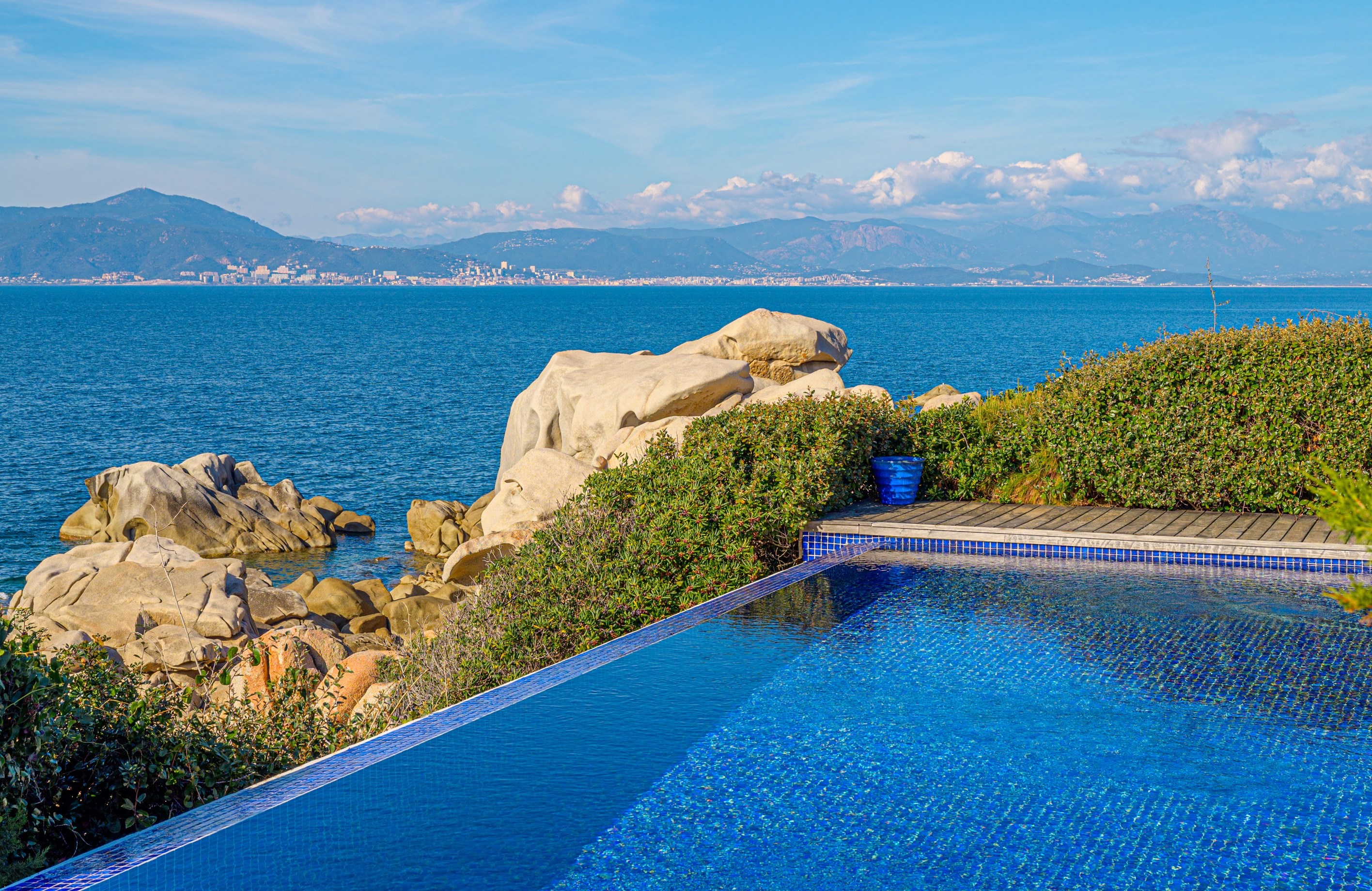 Luxury waterfront villa, pool and sea view at Coti-Chiavari / Gulf of Ajaccio -… - 物件實景