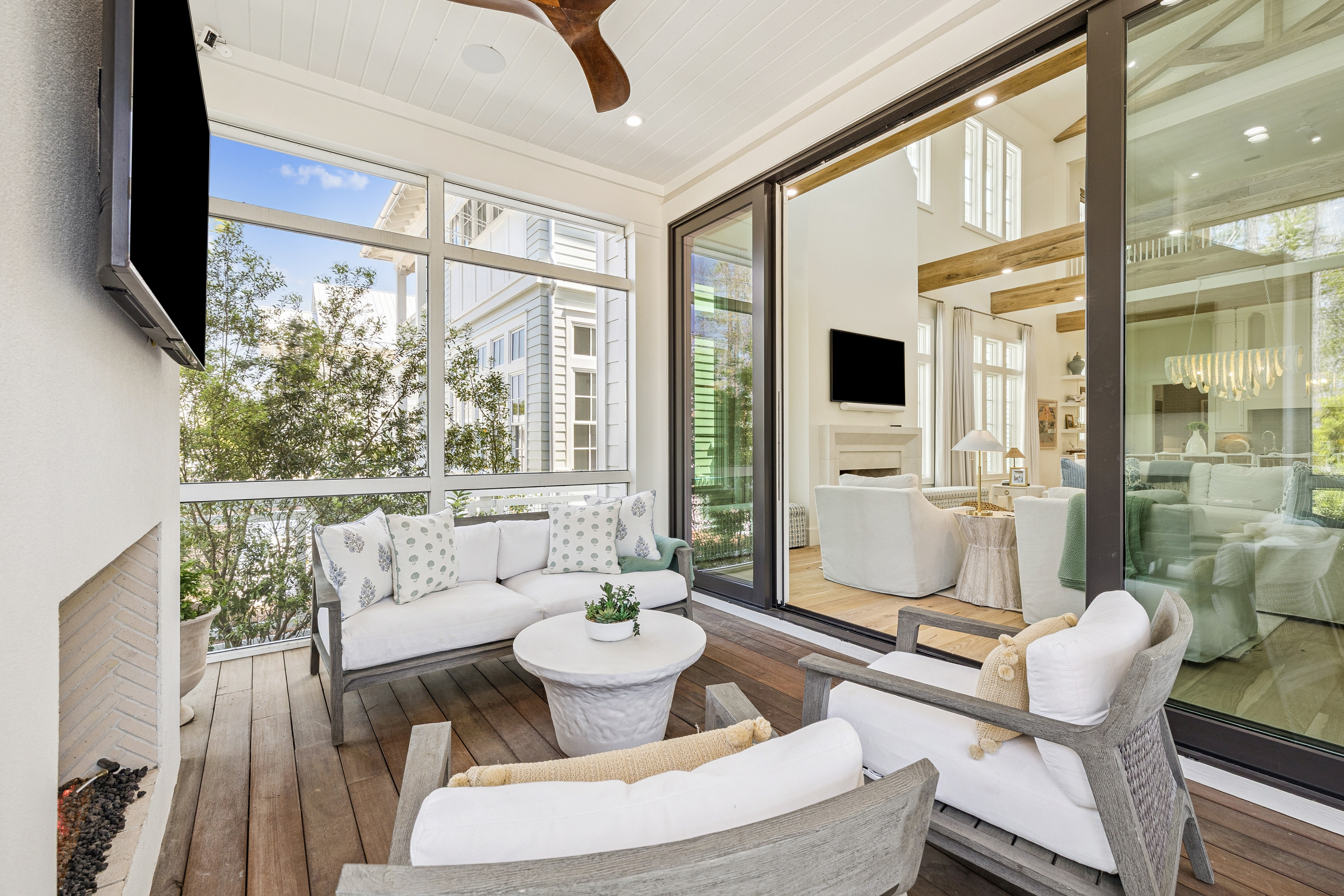  Refined Coastal Residence With Designer Interiors And Exceptional Craftsmanship - 物件實景