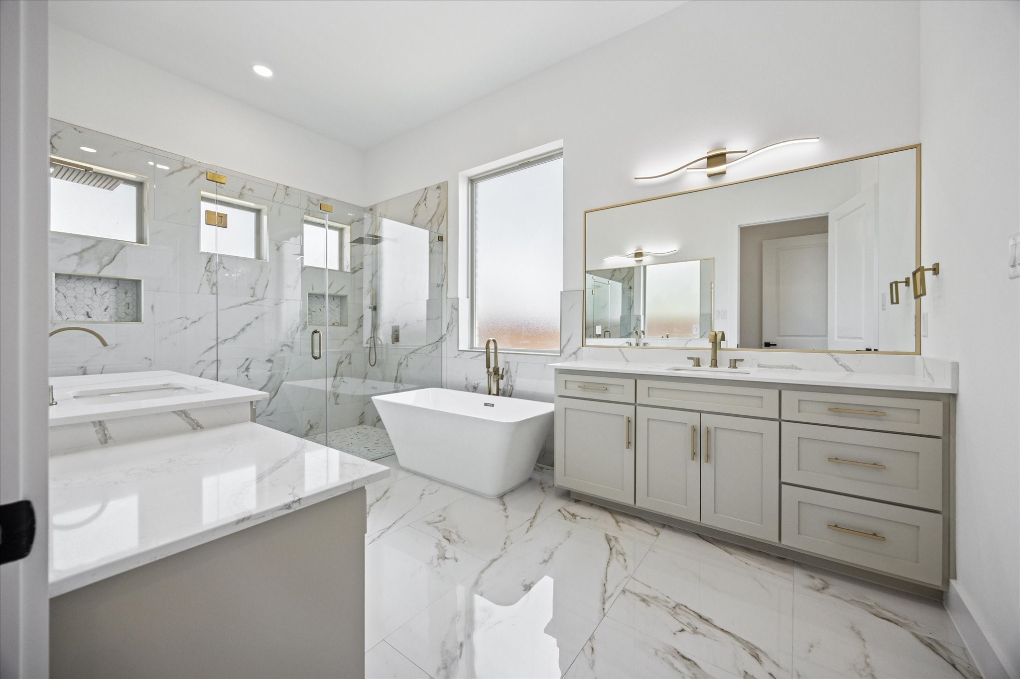 North Richland Hills, Texas, 76182, United States, 5 Bedrooms Bedrooms, ,5 BathroomsBathrooms,Residential,For Sale,1896745