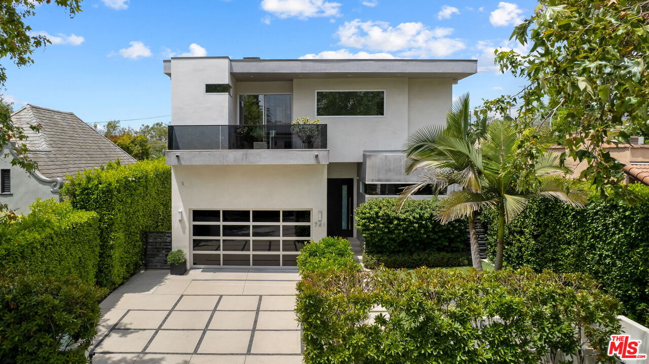 Los Angeles, California, 90046, United States, 5 Bedrooms Bedrooms, ,2 BathroomsBathrooms,Residential,For Sale,1829471