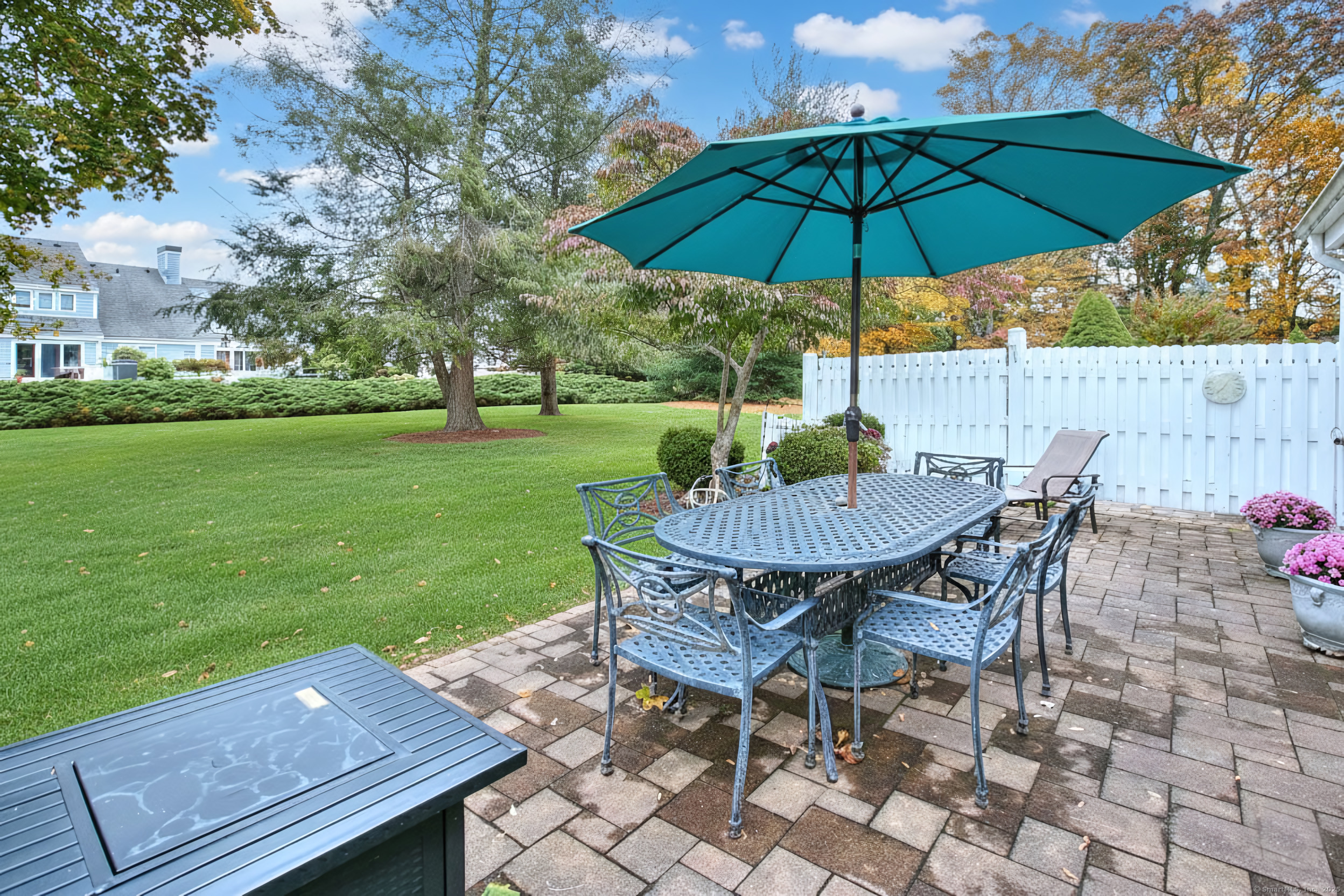 Westport, Connecticut, 06880, United States, 2 Bedrooms Bedrooms, ,3 BathroomsBathrooms,Residential,For Sale,1988257