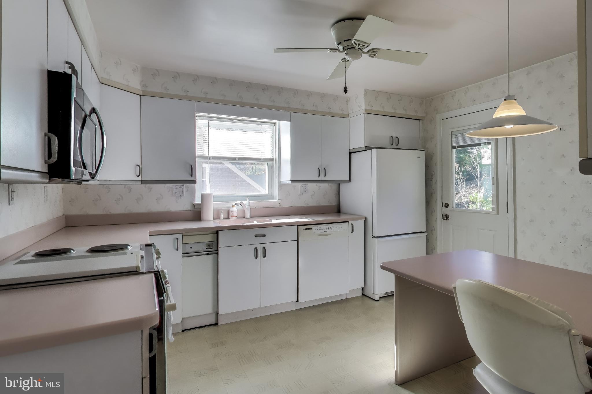 Cheverly, Maryland, 20785, United States, 5 Bedrooms Bedrooms, ,2 BathroomsBathrooms,Residential,For Sale,1990402