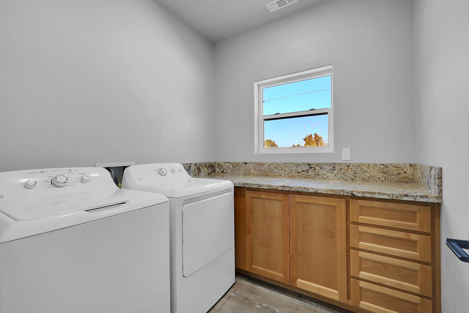 Oregon House, California, 95962, United States, 3 Bedrooms Bedrooms, ,2 BathroomsBathrooms,Residential,For Sale,1930736