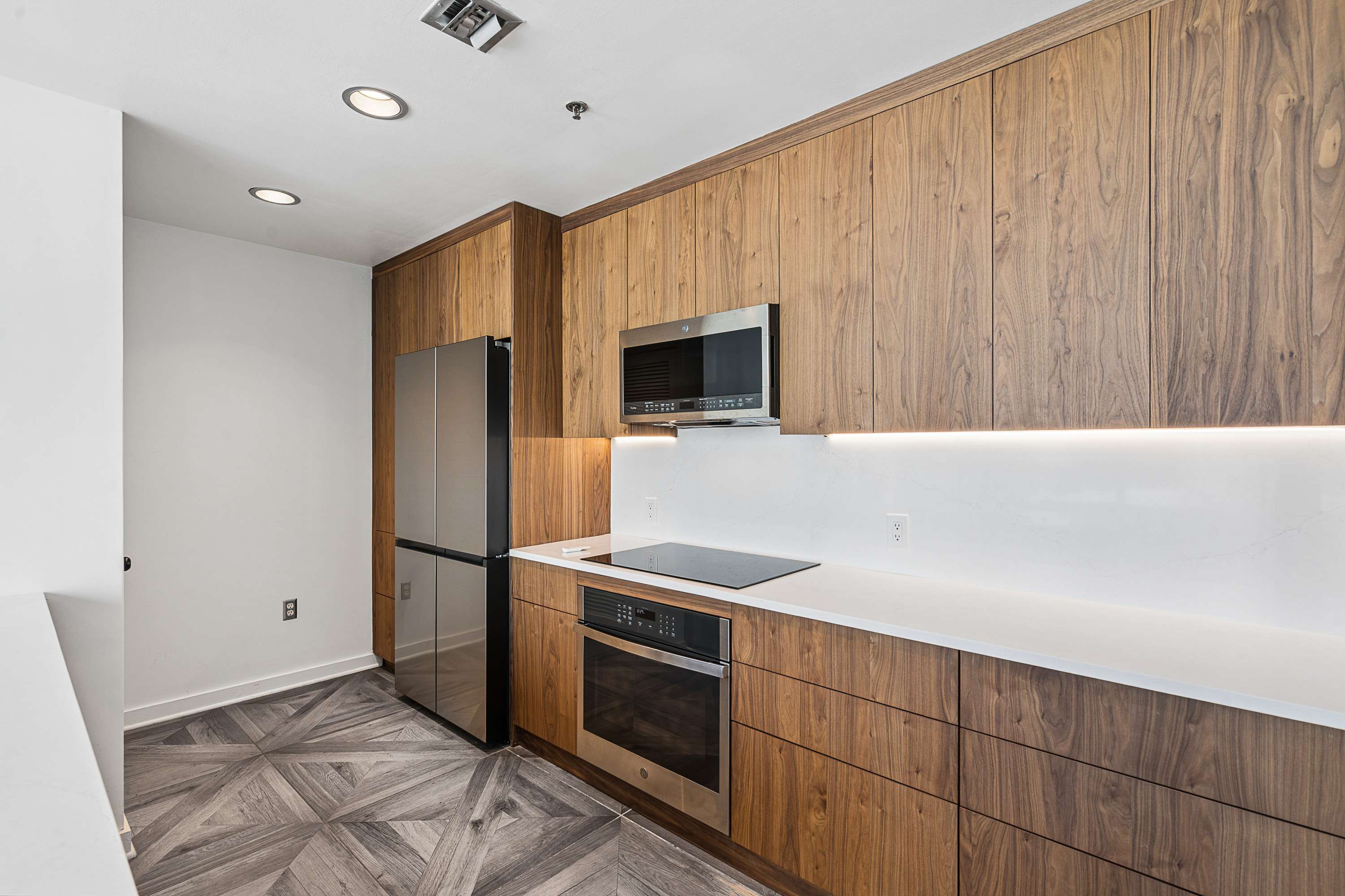  Beautifully Renovated Corner Residence at Metropolis North - 物件實景