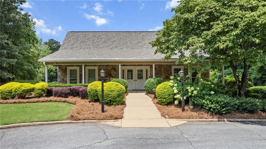 Roswell, Georgia, 30075, United States, 5 Bedrooms Bedrooms, ,4 BathroomsBathrooms,Residential,For Sale,1990755