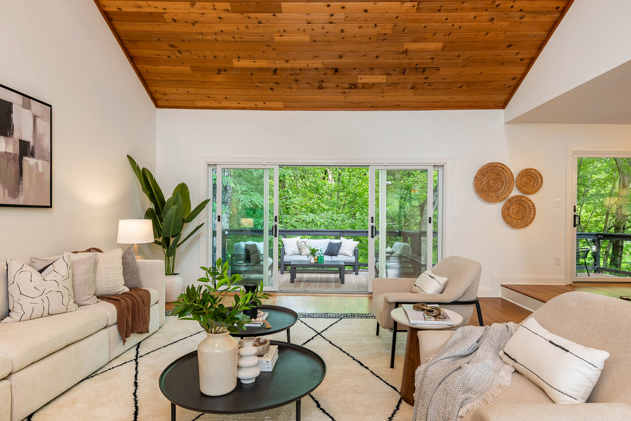  Thoughtfully Renovated Contemporary Home - 物件實景