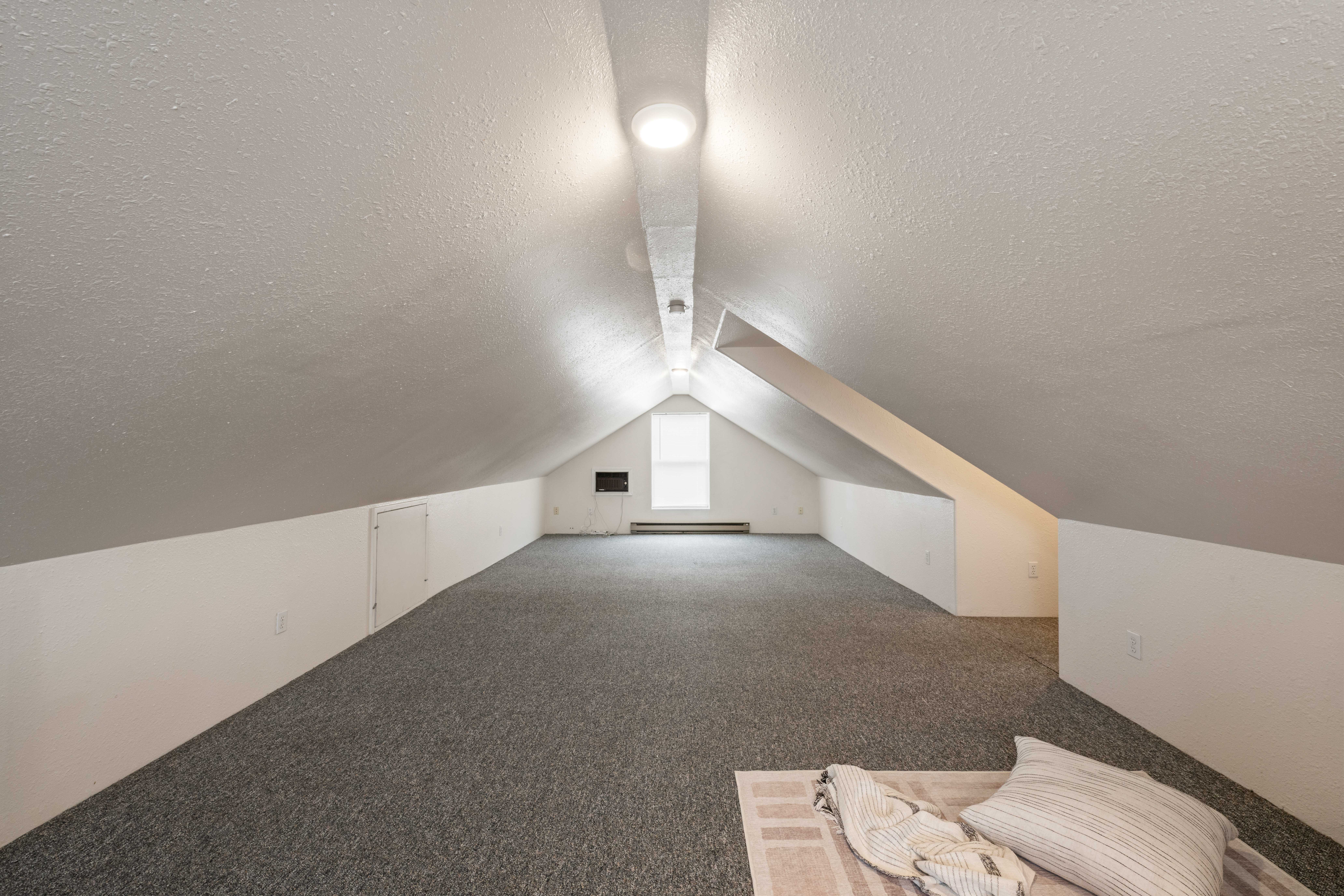  Turn Key Charm with Primary Suite and Loft - 物件實景