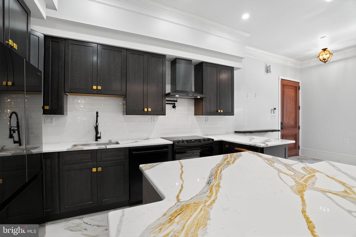 Philadelphia, Pennsylvania, 19147, United States, 3 Bedrooms Bedrooms, ,4 BathroomsBathrooms,Residential,For Sale,1926434