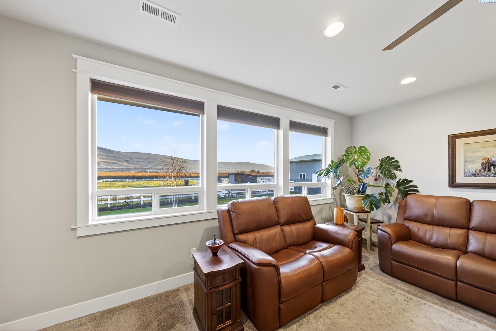 Prosser, Washington, 99350, United States, 3 Bedrooms Bedrooms, ,1 BathroomBathrooms,Residential,For Sale,1998379