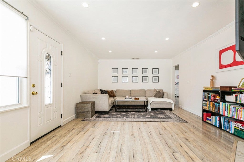 Van Nuys, California, 91402, United States, 3 Bedrooms Bedrooms, ,1 BathroomBathrooms,Residential,For Sale,1949812
