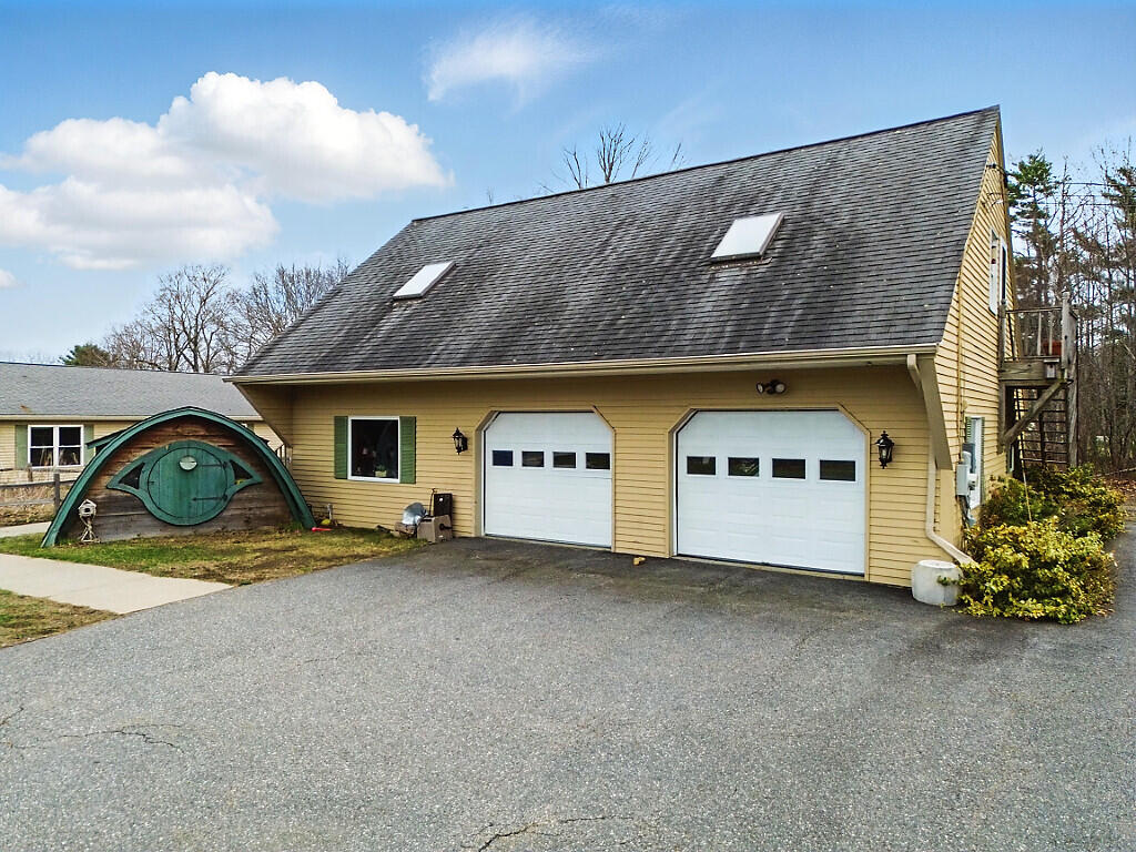 China, Maine, 04358, United States, 6 Bedrooms Bedrooms, ,3 BathroomsBathrooms,Residential,For Sale,1898689
