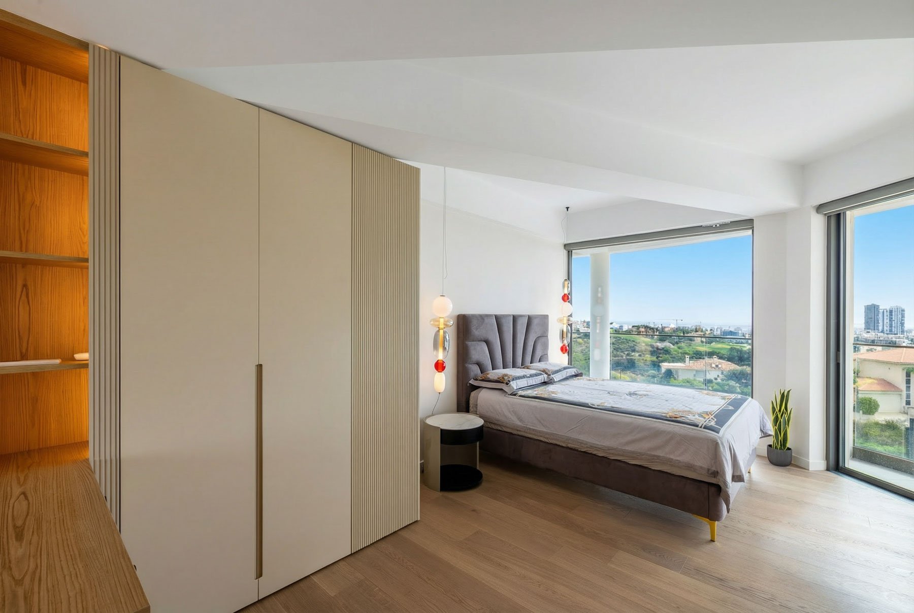  Statement Living: A Seven-Bedroom Villa with Private Pool in Limassol - 物件實景