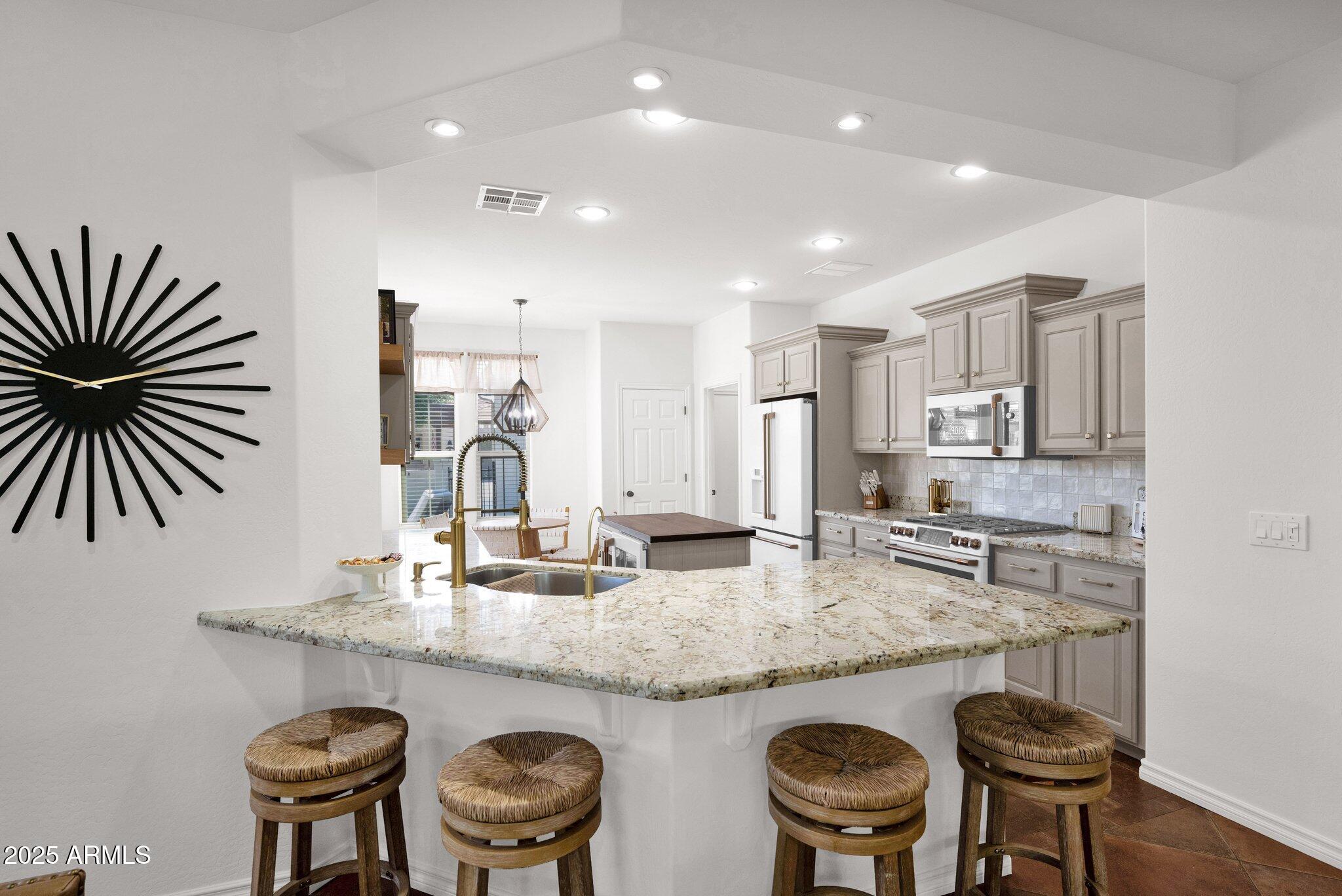 Queen Creek, Arizona, 85140, United States, 2 Bedrooms Bedrooms, ,Residential,For Sale,1821338