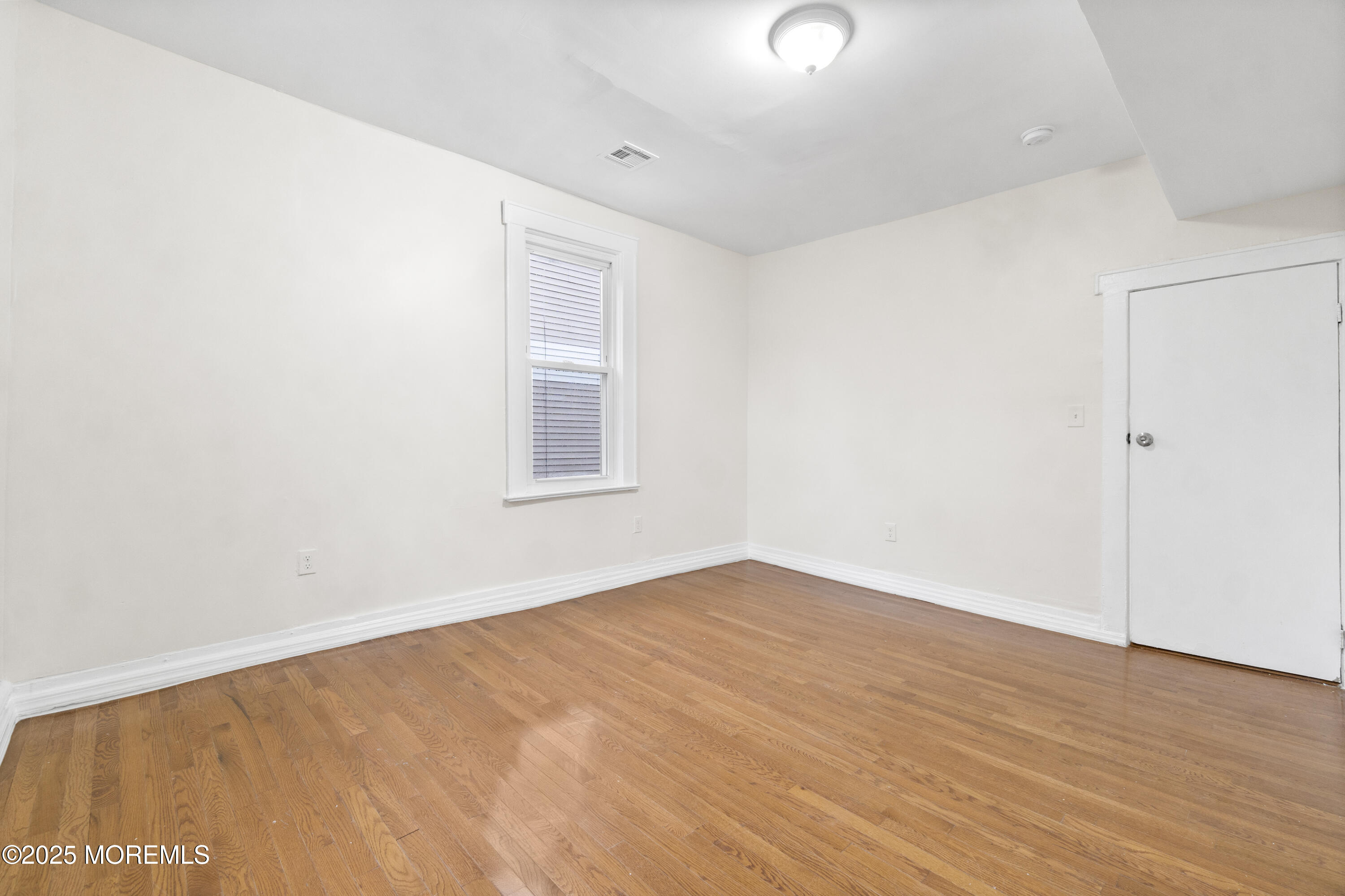 Newark, New Jersey, 07112, United States, 5 Bedrooms Bedrooms, ,2 BathroomsBathrooms,Residential,For Sale,1985719