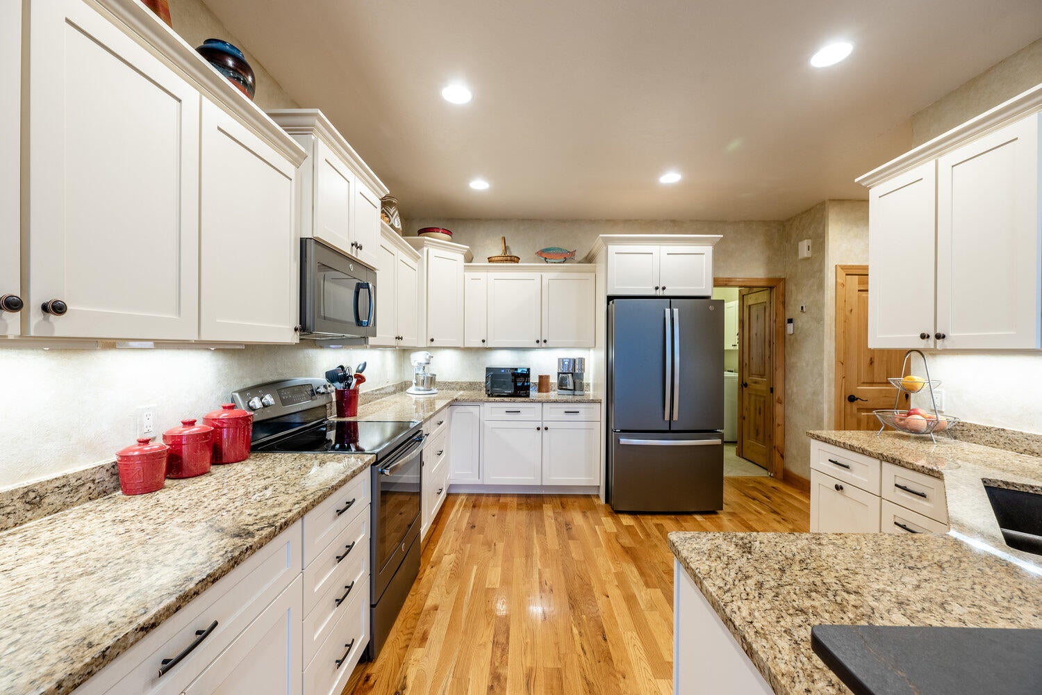 Sheridan, Wyoming, 82801, United States, 2 Bedrooms Bedrooms, ,2 BathroomsBathrooms,Residential,For Sale,2006254