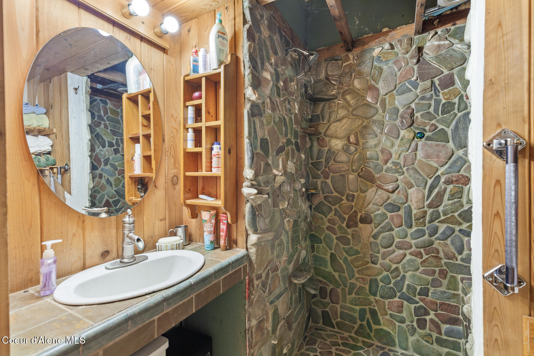 Athol, Idaho, 83801, United States, 4 Bedrooms Bedrooms, ,5 BathroomsBathrooms,Residential,For Sale,1984307