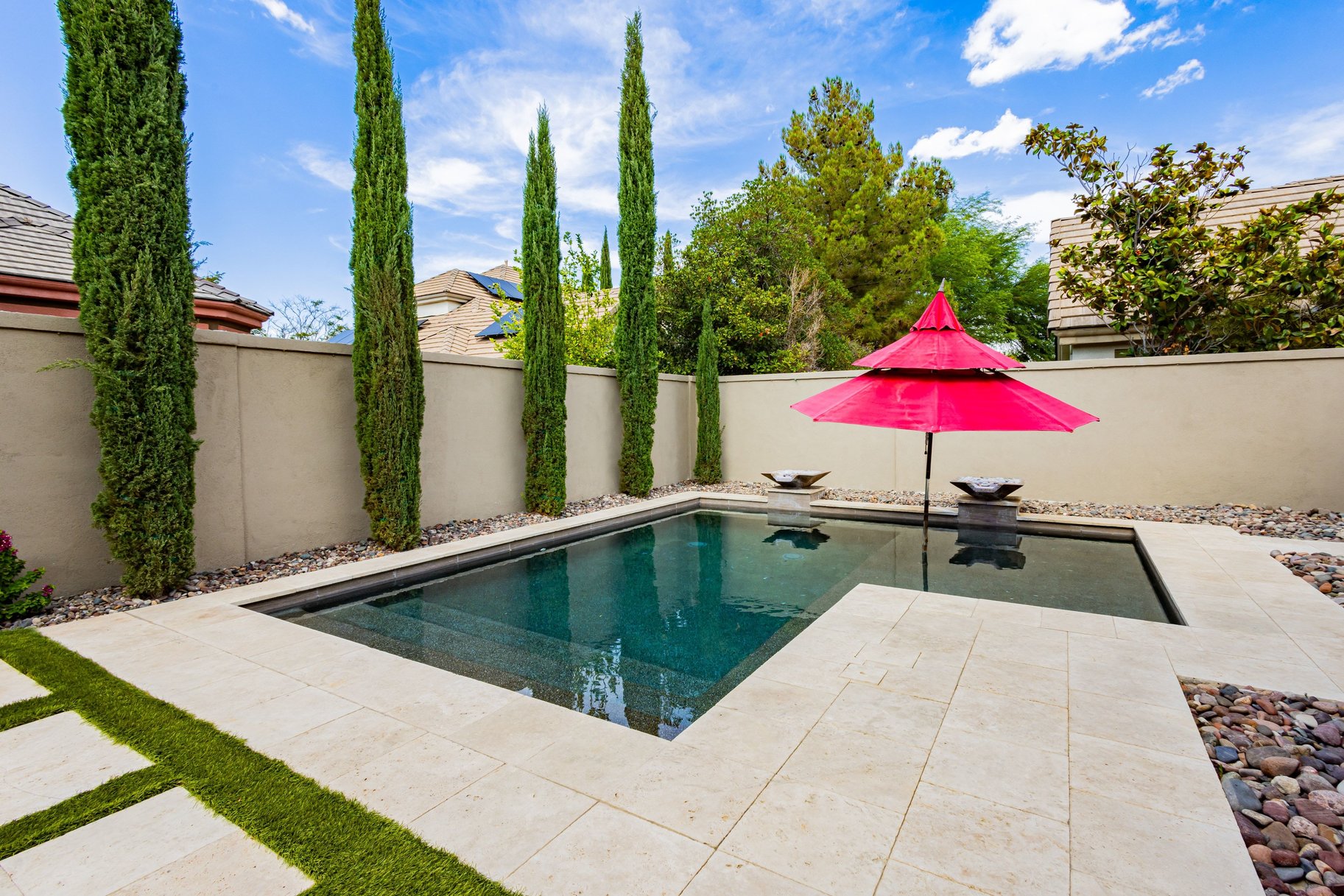  Queensridge single story Home with Backyard Oasis - 物件實景