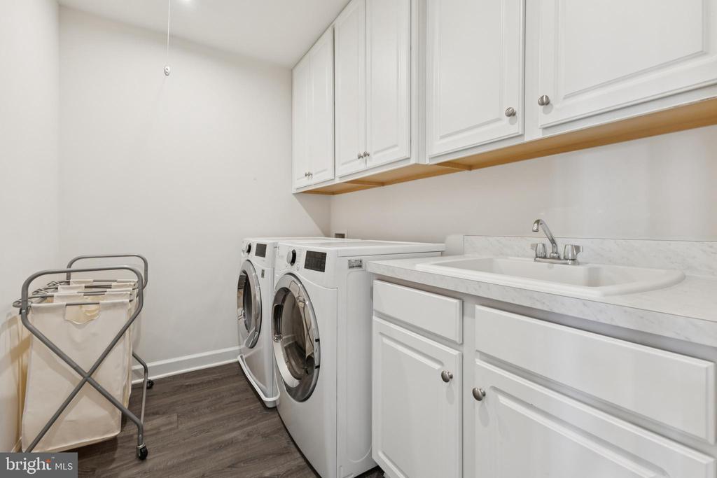 Alexandria, Virginia, 22306, United States, 3 Bedrooms Bedrooms, ,4 BathroomsBathrooms,Residential,For Sale,2019701
