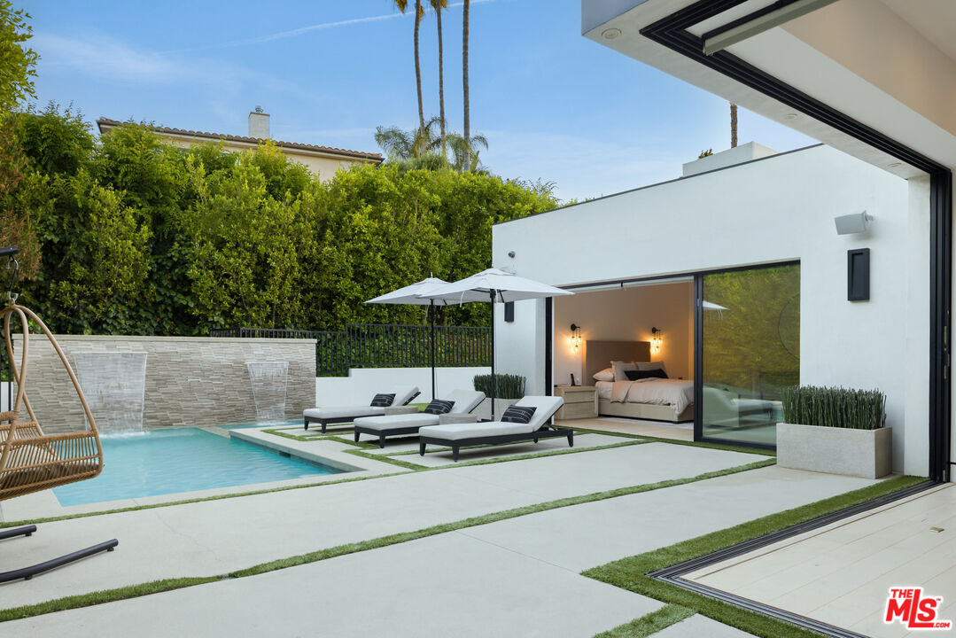 Los Angeles, California, 90049, United States, 4 Bedrooms Bedrooms, ,5 BathroomsBathrooms,Residential,For Sale,1862276