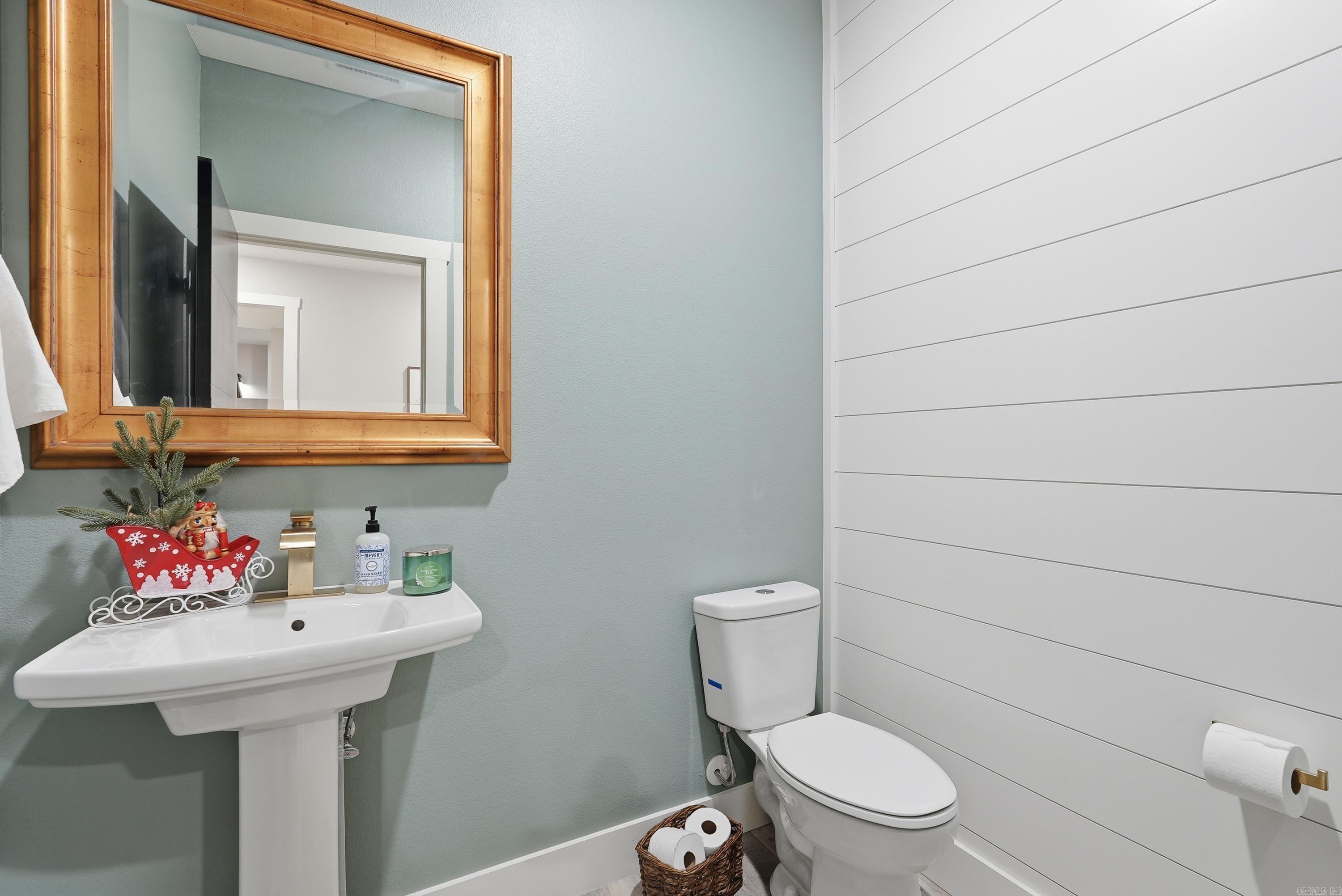 Morrilton, Arkansas, 72110, United States, 3 Bedrooms Bedrooms, ,4 BathroomsBathrooms,Residential,For Sale,2003394