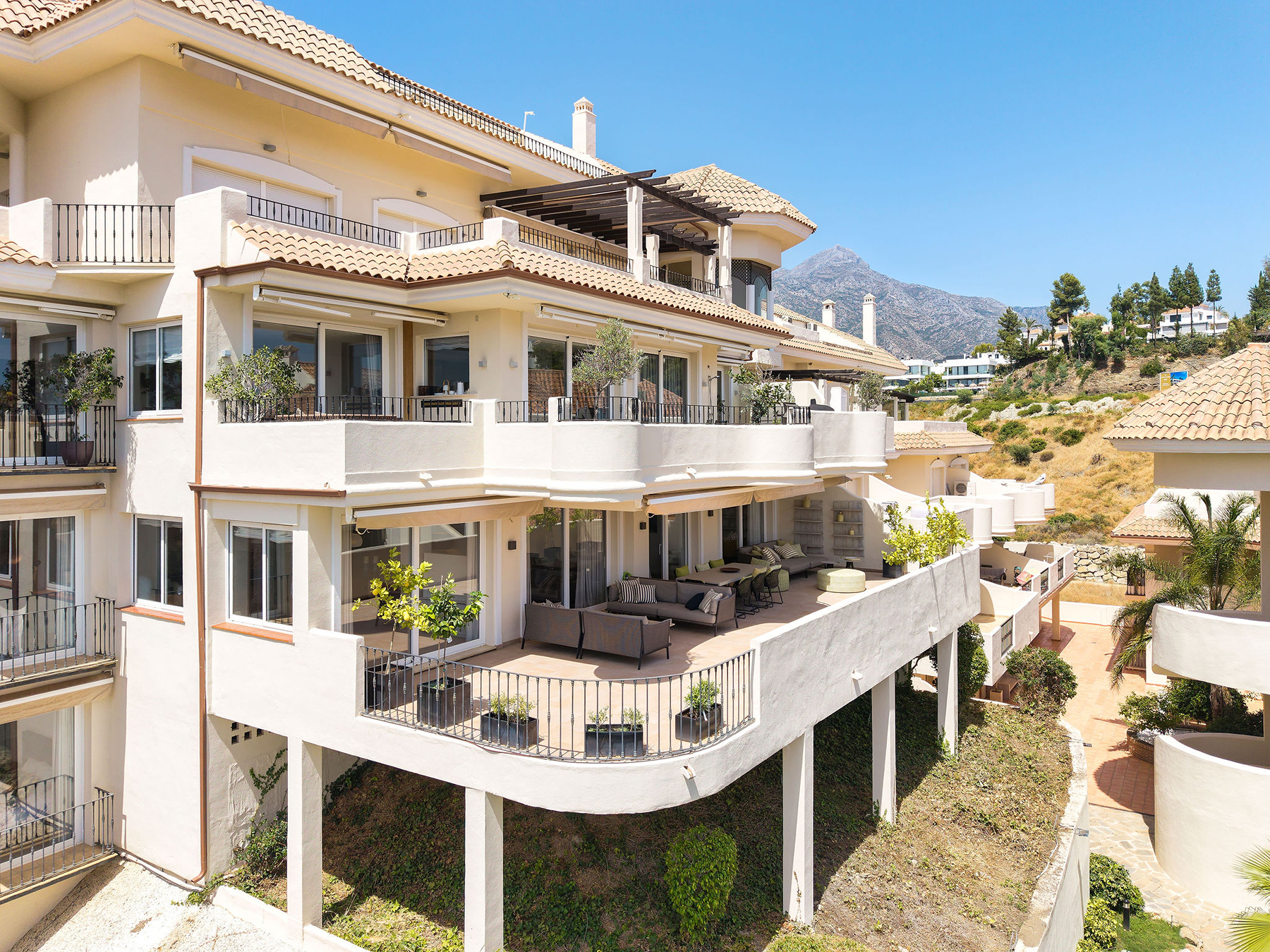  South-Facing duplex apartment with sea views in Nueva Andalucía - 物件實景