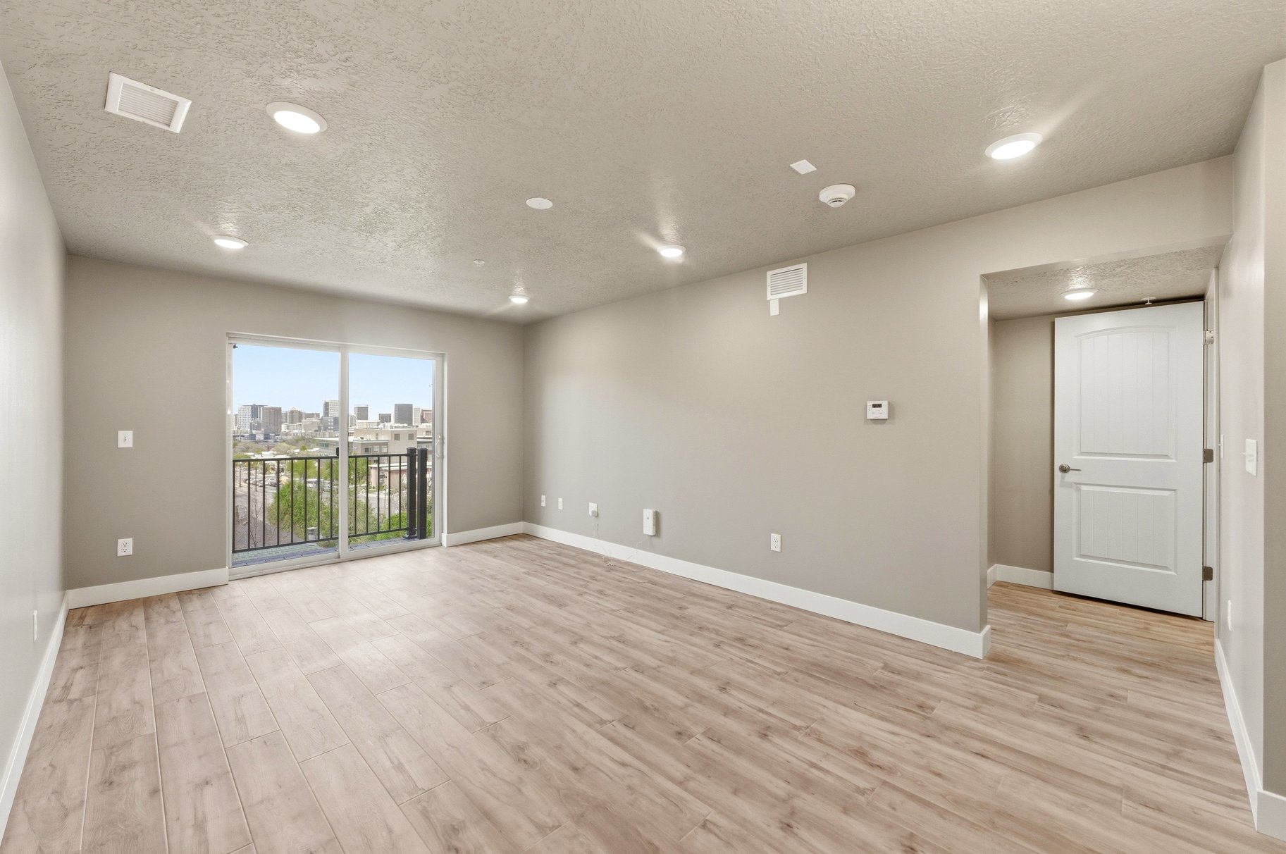  Brand New Condo, Walking Distance to the U - 物件實景
