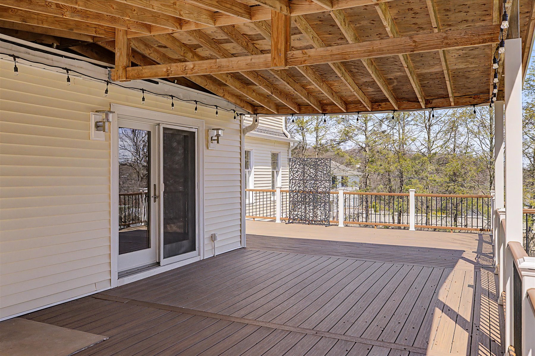  Lovely Cape Cod Home Situated on Two Private Acres - 物件實景