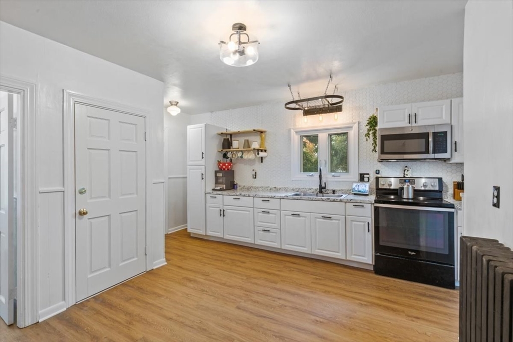 Amesbury, Massachusetts, 01913, United States, 4 Bedrooms Bedrooms, ,2 BathroomsBathrooms,Residential,For Sale,2014083