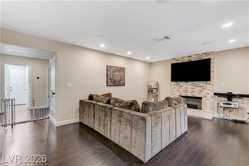 Las Vegas, Nevada, 89117, United States, 4 Bedrooms Bedrooms, ,3 BathroomsBathrooms,Residential,For Sale,2012545