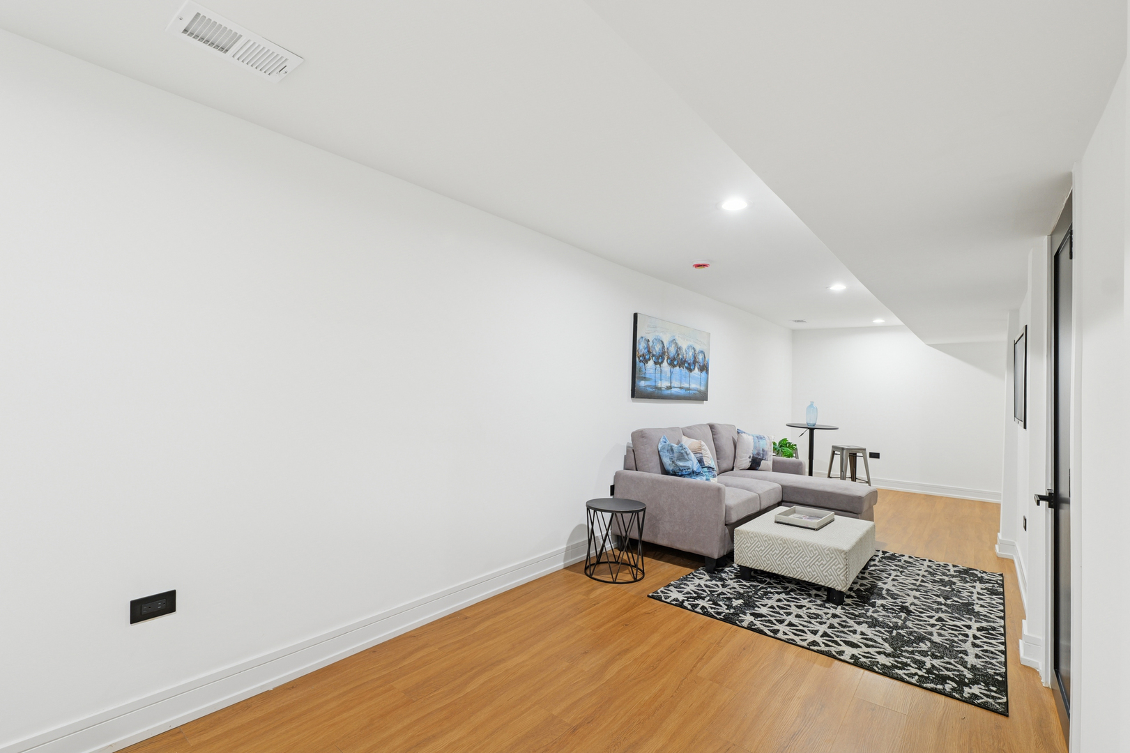 Chicago, Illinois, 60637, United States, 7 Bedrooms Bedrooms, ,Residential,For Sale,1917377