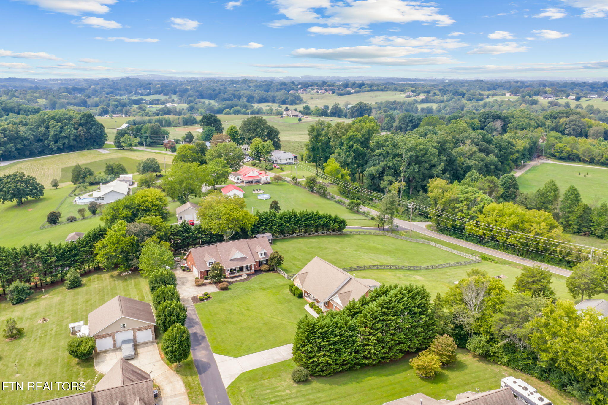 Maryville, Tennessee, 37803, United States, 3 Bedrooms Bedrooms, ,2 BathroomsBathrooms,Residential,For Sale,1942591