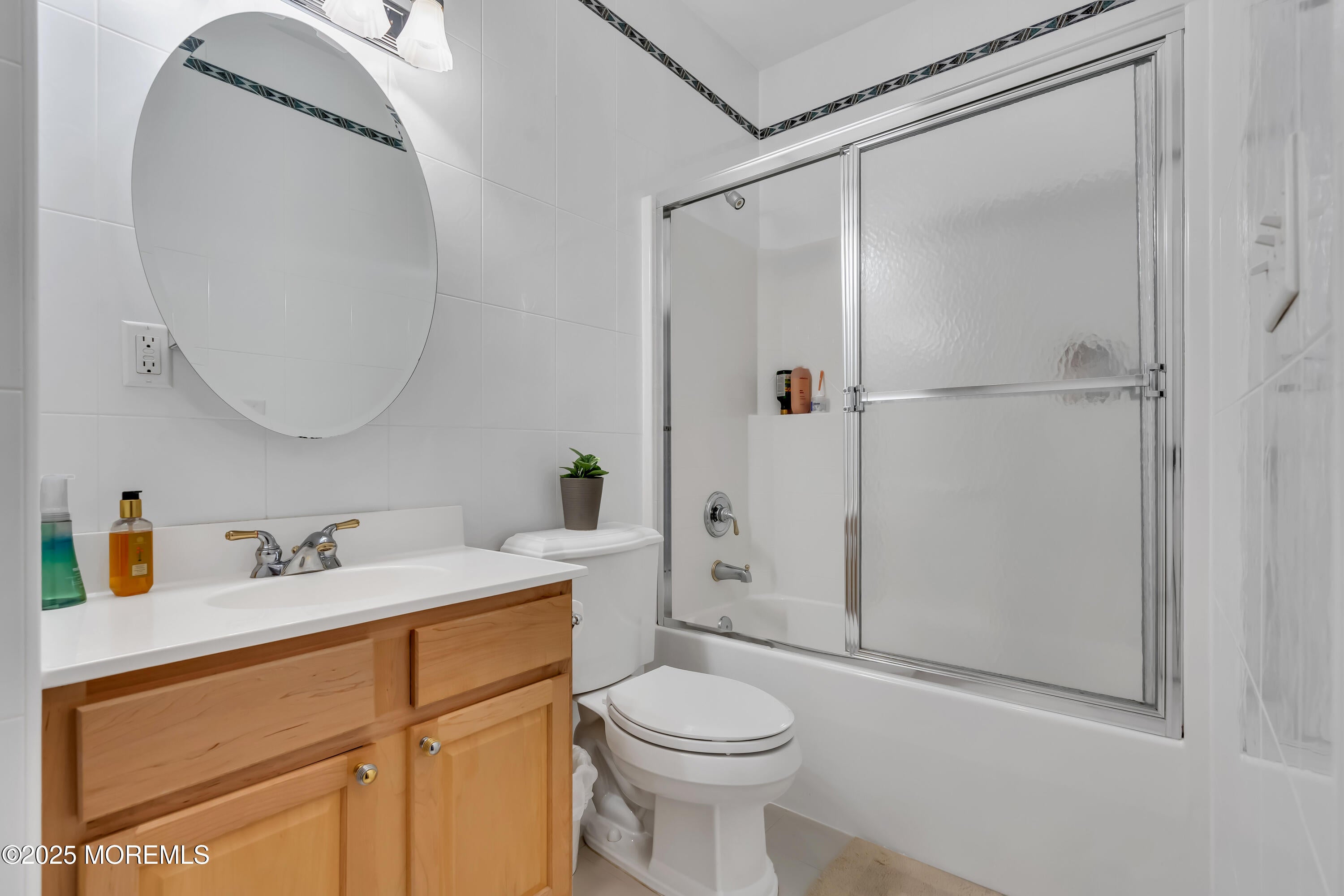 Manalapan, New Jersey, 07726, United States, 6 Bedrooms Bedrooms, ,5 BathroomsBathrooms,Residential,For Sale,1976013